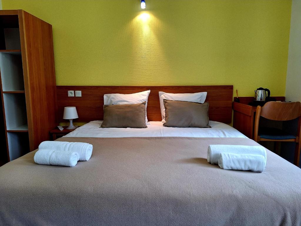 Postel nebo postele na pokoji v ubytování Hôtel VVF Eden Lake