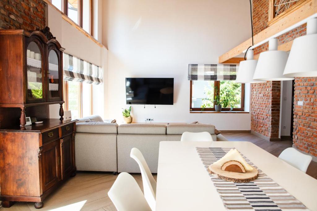 a living room with a white table and chairs at Apartamenty Ogródkowa 5 in Wisła