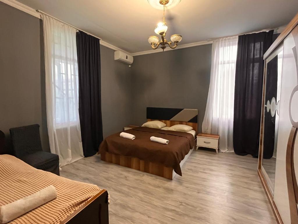 Postel nebo postele na pokoji v ubytování საოჯახო სასტუმრო დეა