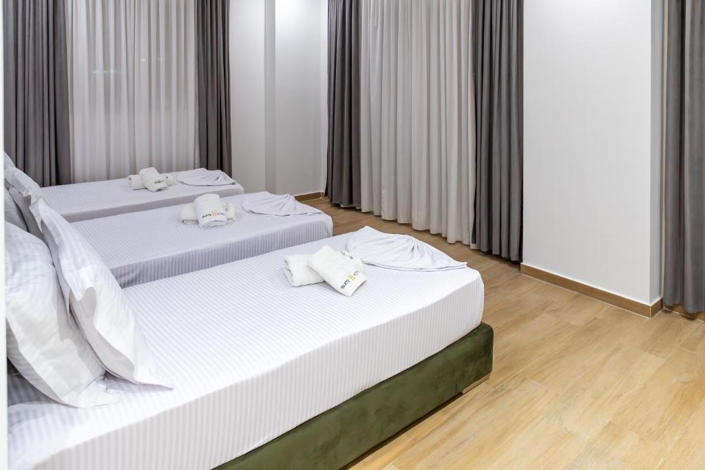 Postel nebo postele na pokoji v ubytování Suite Hotel