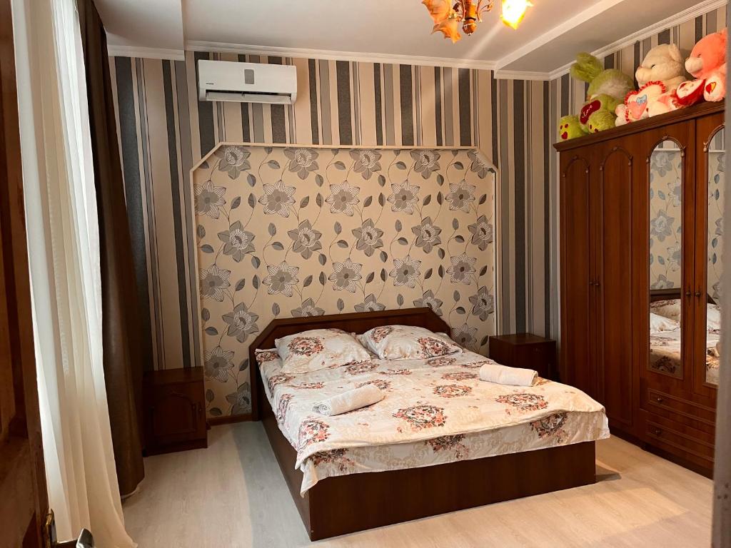 Postel nebo postele na pokoji v ubytování საოჯახო სასტუმრო დეა