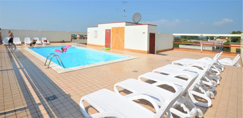 The swimming pool at or close to Appartamenti Eridano