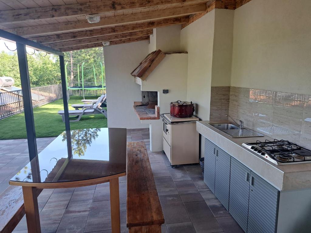 Kuchyň nebo kuchyňský kout v ubytování Normabella Holiday Home