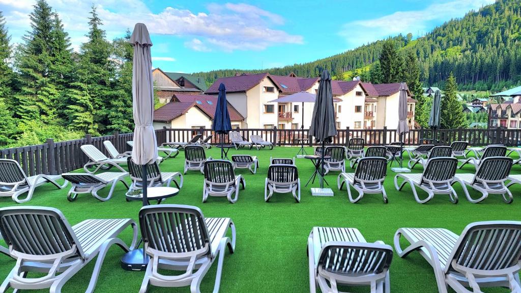 Nespecifikovaný výhled na hory nebo výhled na hory při pohledu z hotelu