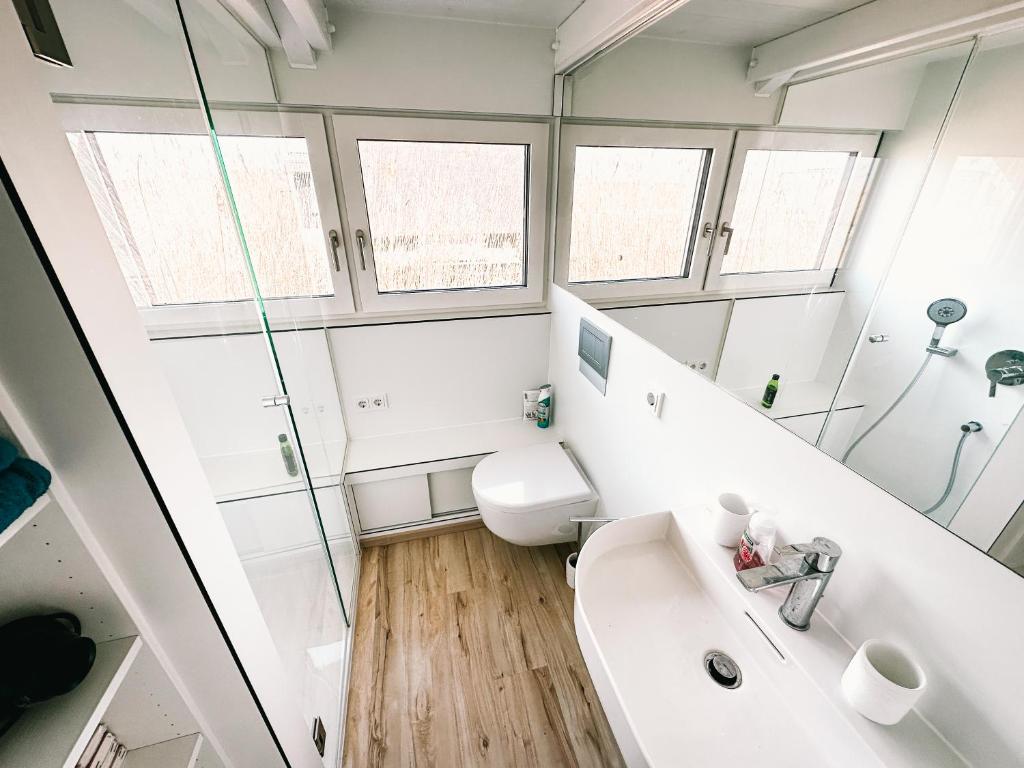Kúpeľňa v ubytovaní Seehütte Sonnenschilf - Premium Hide-Away Ferienhaus in Rust direkt am Neusiedlersee