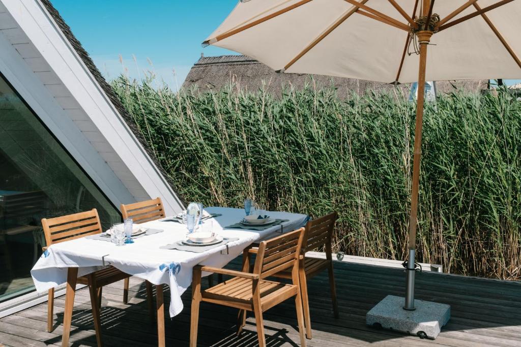 Vonkajšia záhrada v ubytovaní Seehütte Sonnenschilf - Premium Hide-Away Ferienhaus in Rust direkt am Neusiedlersee