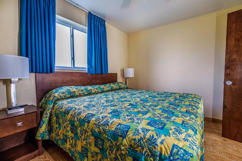 Postel nebo postele na pokoji v ubytování Paradise Oceanfront Resort of Wildwood Crest