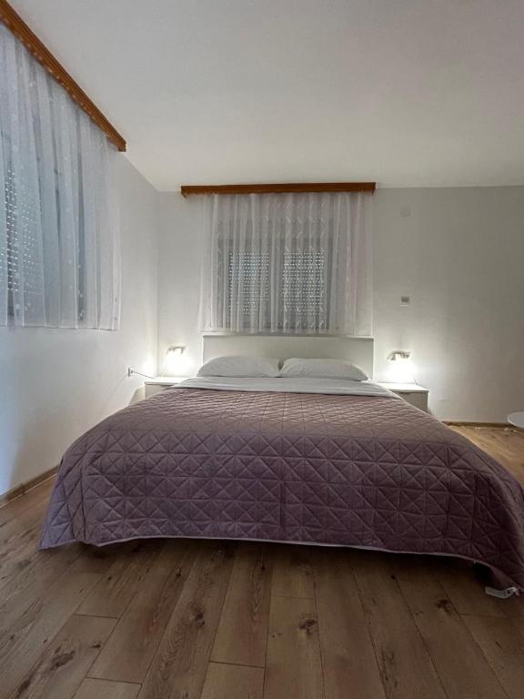 Apartments and Rooms Krizmanic - 16