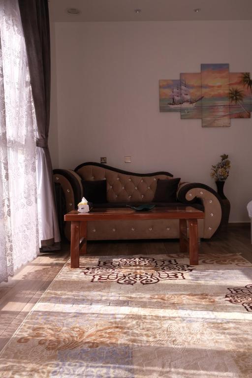 Posezení v ubytování Alshuruq Stay