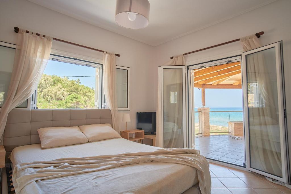 Postel nebo postele na pokoji v ubytování Royal Sea View Villa