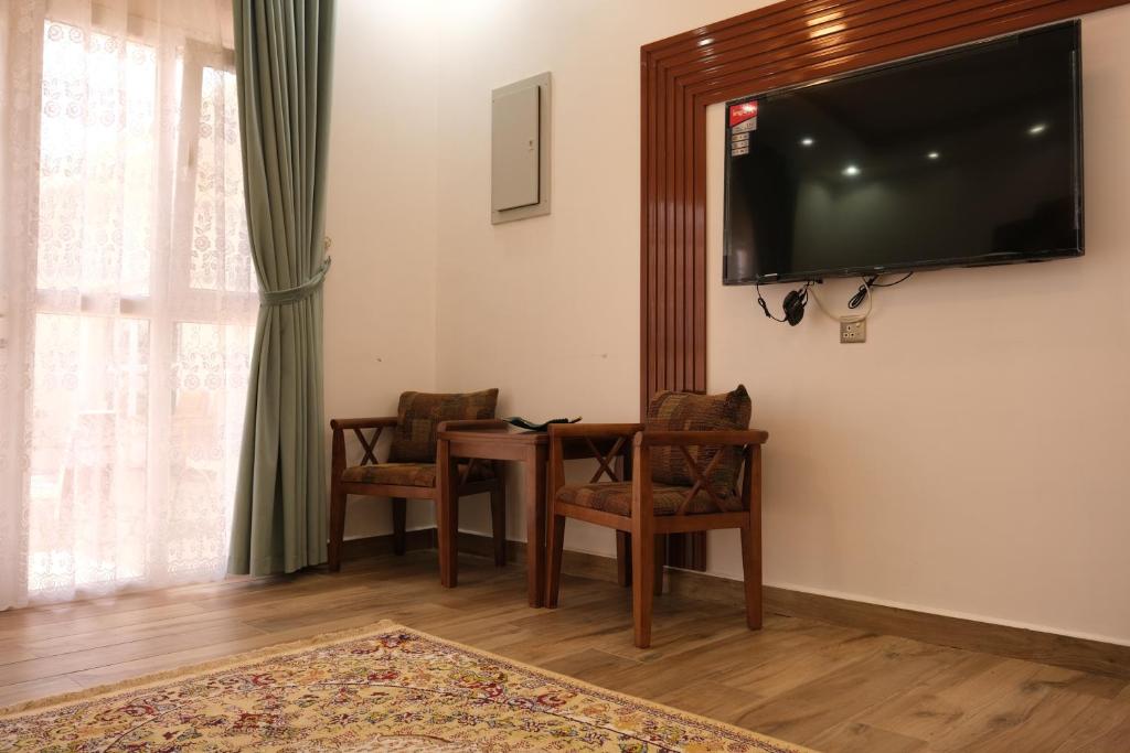 TV a/nebo společenská místnost v ubytování Alshuruq Stay