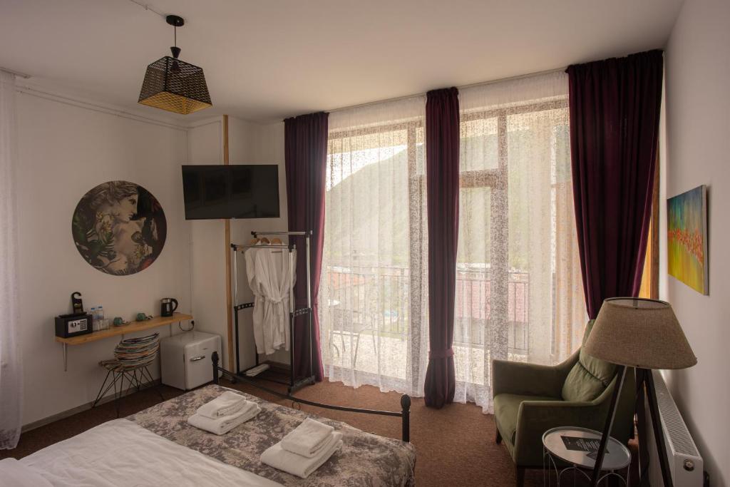 Μια τηλεόραση ή/και κέντρο ψυχαγωγίας στο Mood Hotel Kazbegi