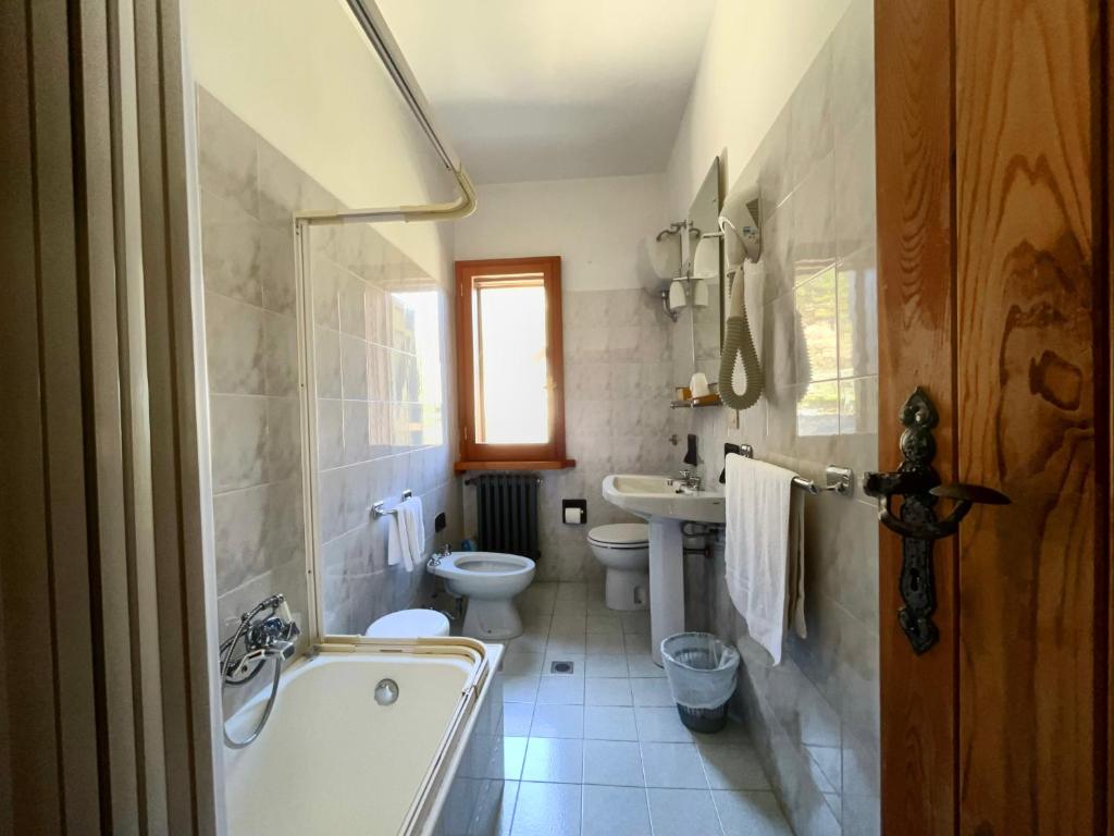 Koupelna v ubytování Hotel Garnì Mille Pini