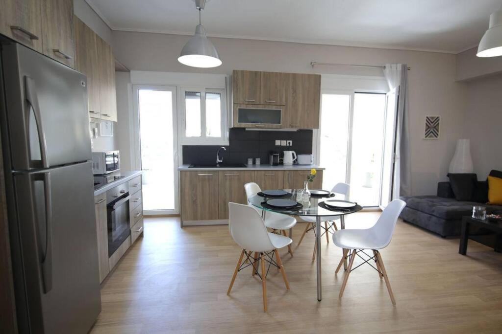 Penthouse lux flat with 2 bd next to larissis