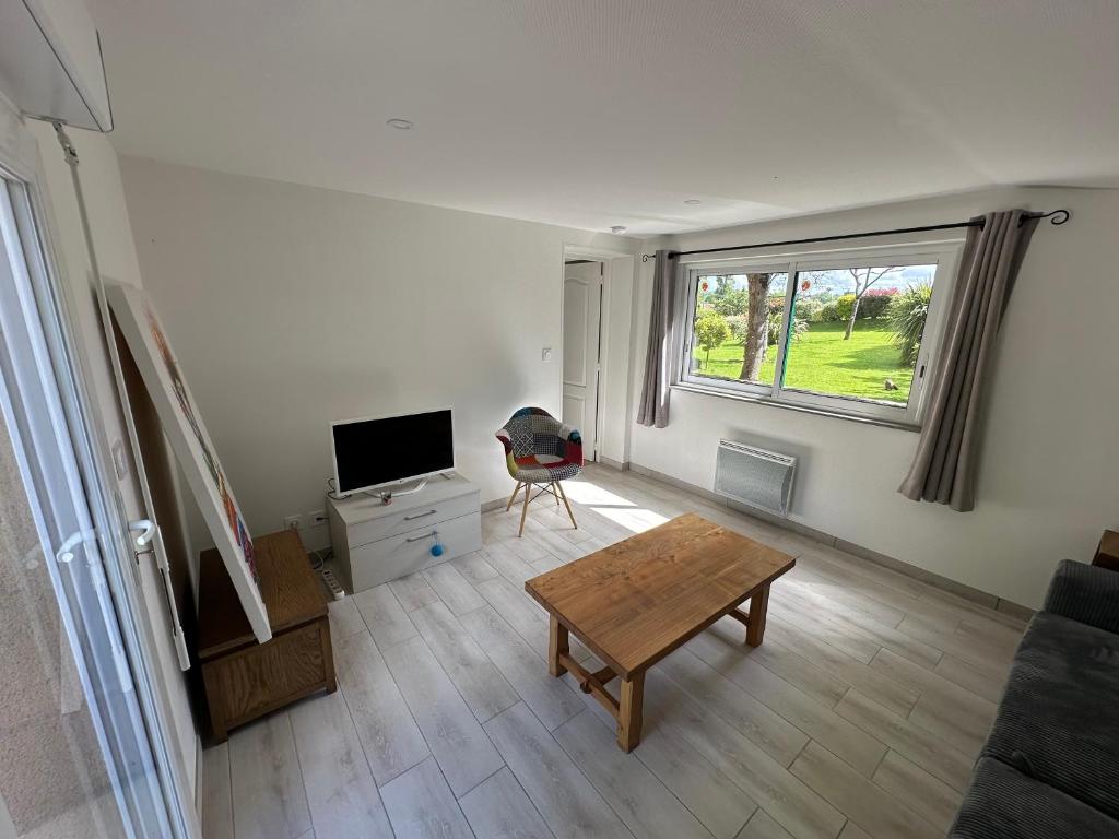 Μια τηλεόραση ή/και κέντρο ψυχαγωγίας στο Maison 3 à 5 Personne