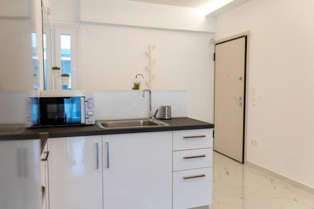A kitchen or kitchenette at Koukaki lux 2BD 1master ap next to Acropolis