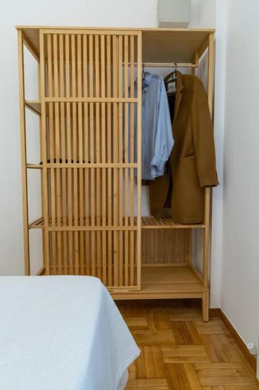 A bed or beds in a room at Koukaki lux 2BD 1master ap next to Acropolis