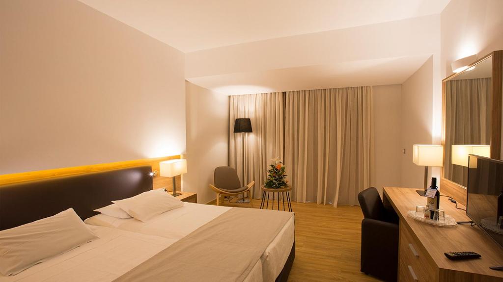 Postel nebo postele na pokoji v ubytování Calypso Palace