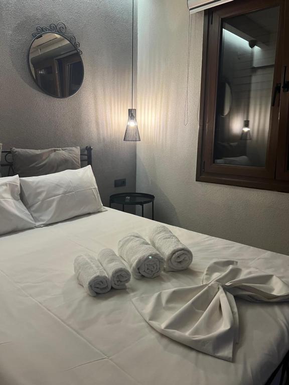 Postel nebo postele na pokoji v ubytování Marlen Luxury Studios & Apartments