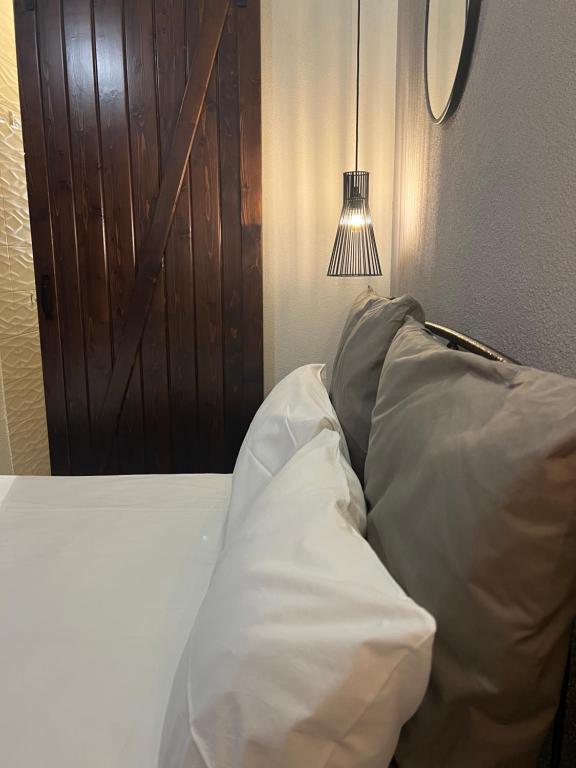 Postel nebo postele na pokoji v ubytování Marlen Luxury Studios & Apartments