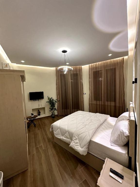 Postel nebo postele na pokoji v ubytování La Casa Del Rey Downtown Cairo