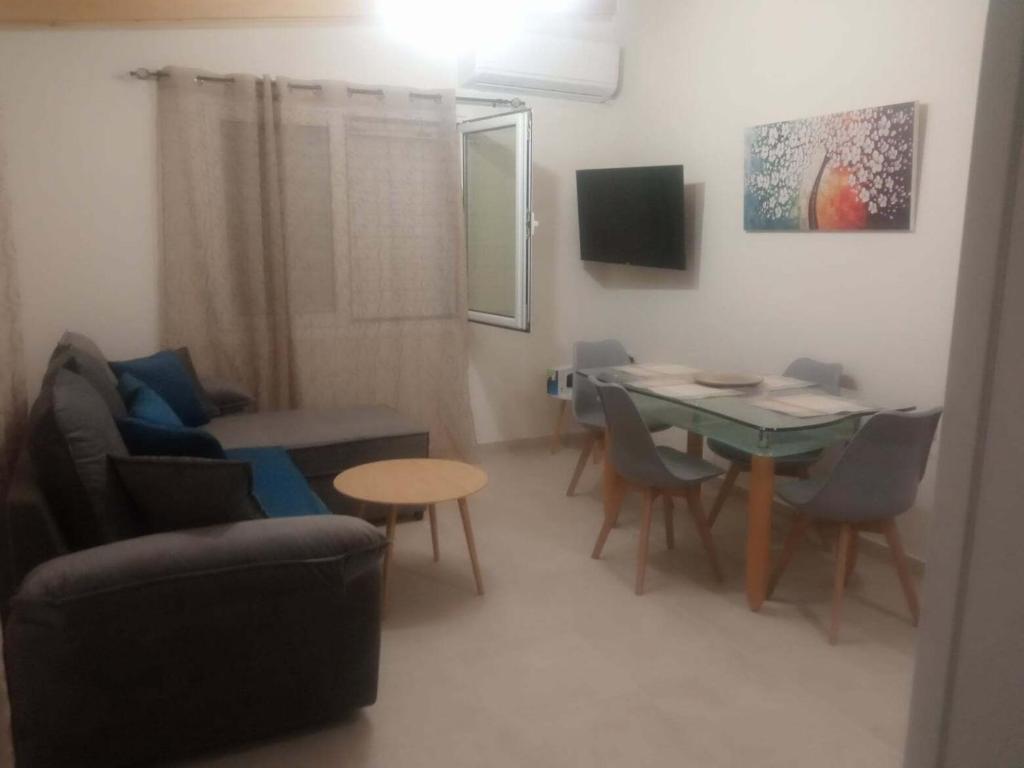TV a/nebo společenská místnost v ubytování Galini Home