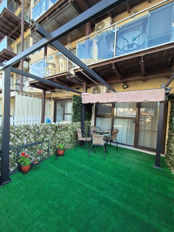 a patio with a table and chairs in a building at Studio Saturn in Saturn