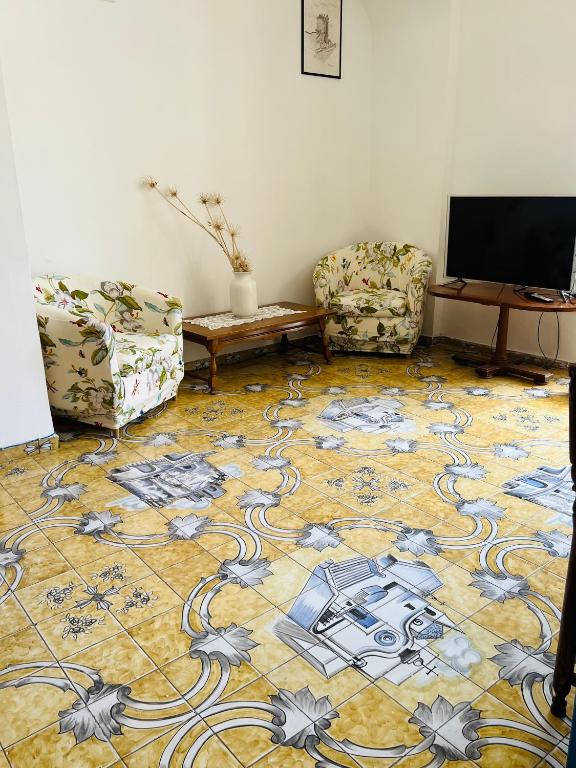 TV a/nebo společenská místnost v ubytování Villa Thomas BB conduzione familiare