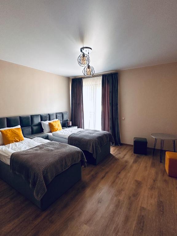 Postel nebo postele na pokoji v ubytování "Panorama" Kakhri
