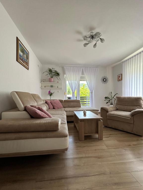 Apartments and Rooms Krizmanic - 1