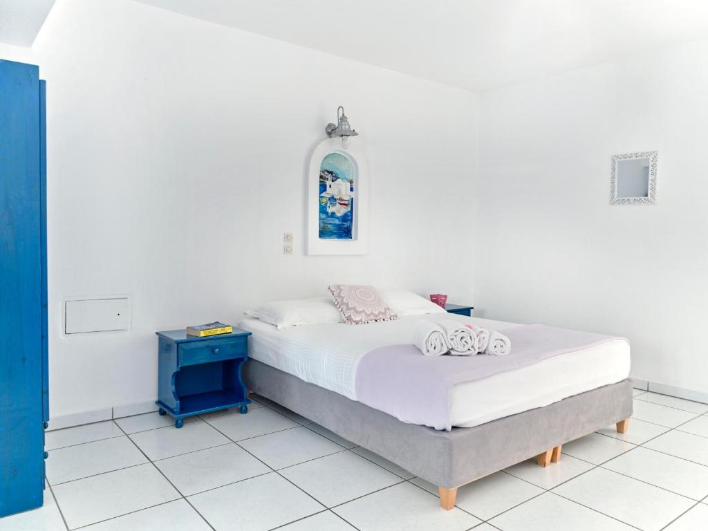 Postel nebo postele na pokoji v ubytování Fyrogenis palace