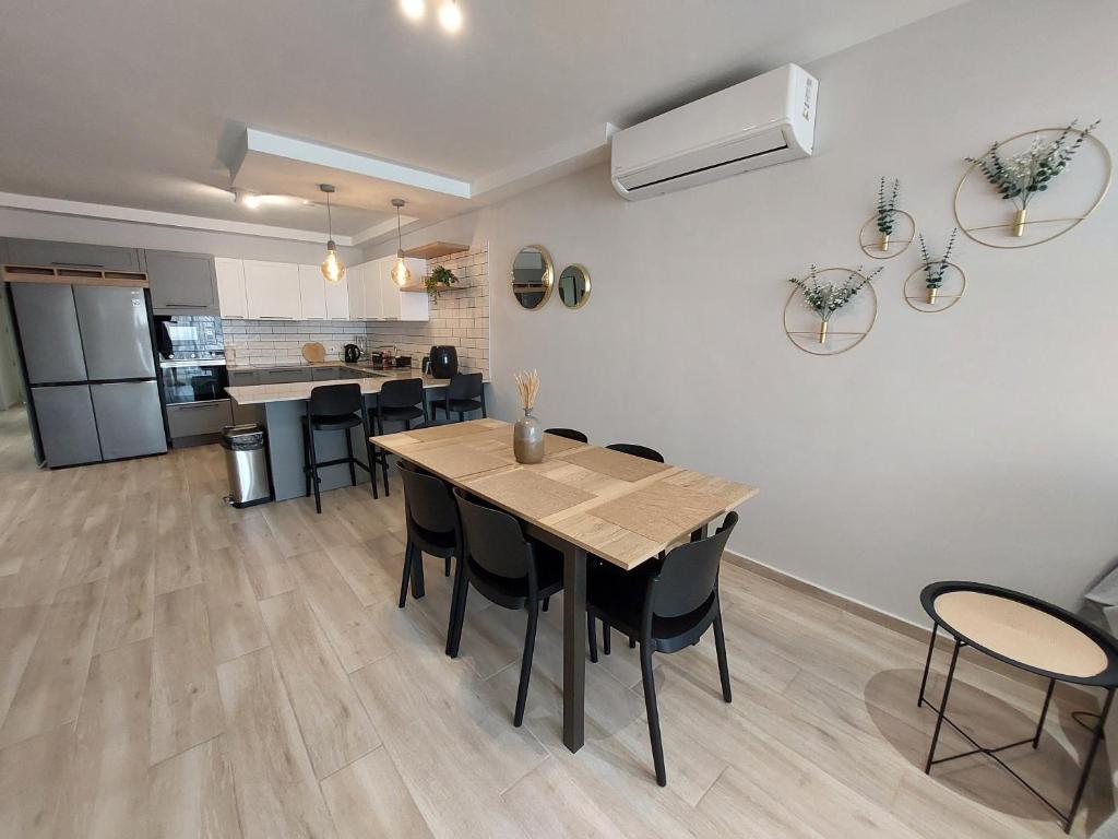 Kuchyň nebo kuchyňský kout v ubytování Serenity Apartment