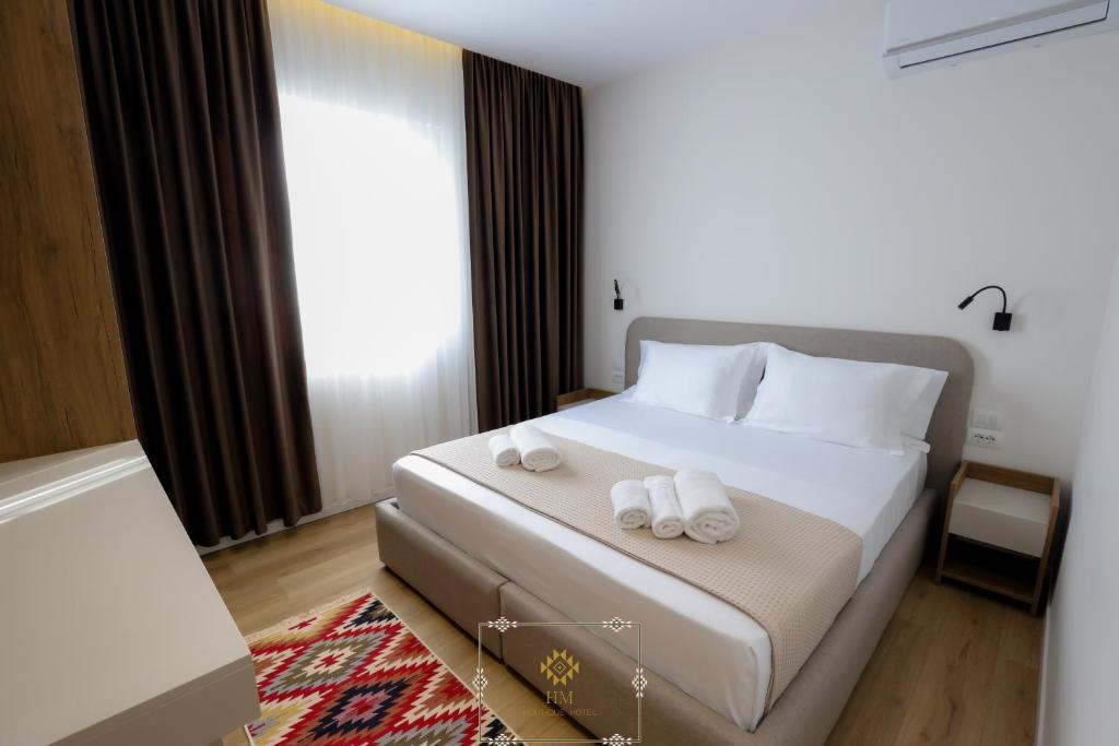 Postel nebo postele na pokoji v ubytování HM Boutique Hotel
