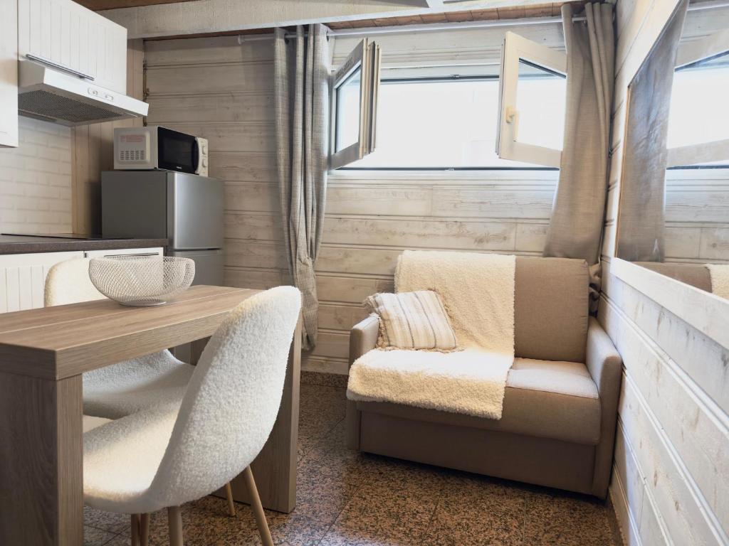 Kuchyň nebo kuchyňský kout v ubytování Duplex neuf à 30s des plages