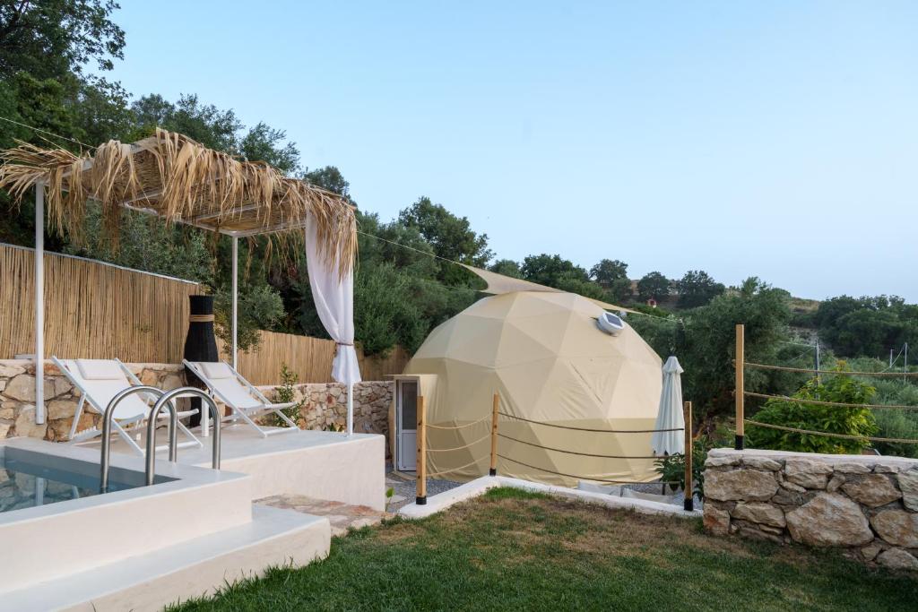 Bazén v ubytování Gogna luxury domes nebo v jeho okolí