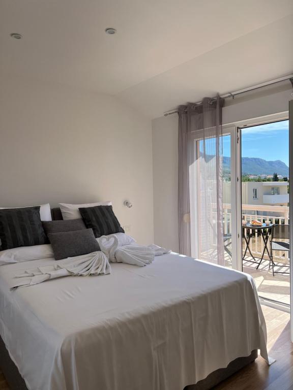 Posteľ alebo postele v izbe v ubytovaní Apartment Marija 1 seaview