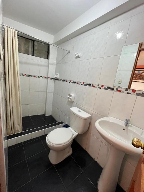 Koupelna v ubytování Hostal Apu Qhawarina