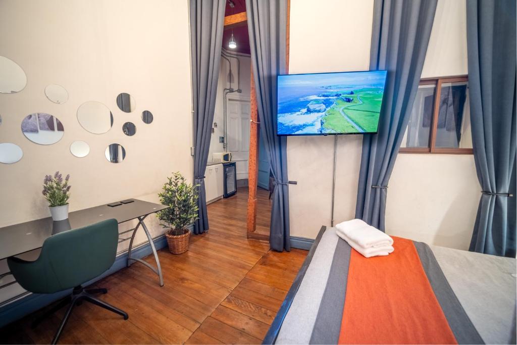 TV a/nebo společenská místnost v ubytování Maki Hostels & Suites Valparaiso