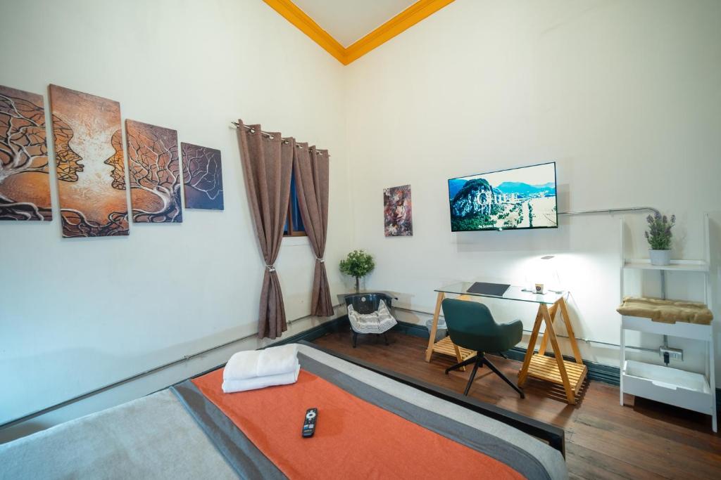 TV a/nebo společenská místnost v ubytování Maki Hostels & Suites Valparaiso
