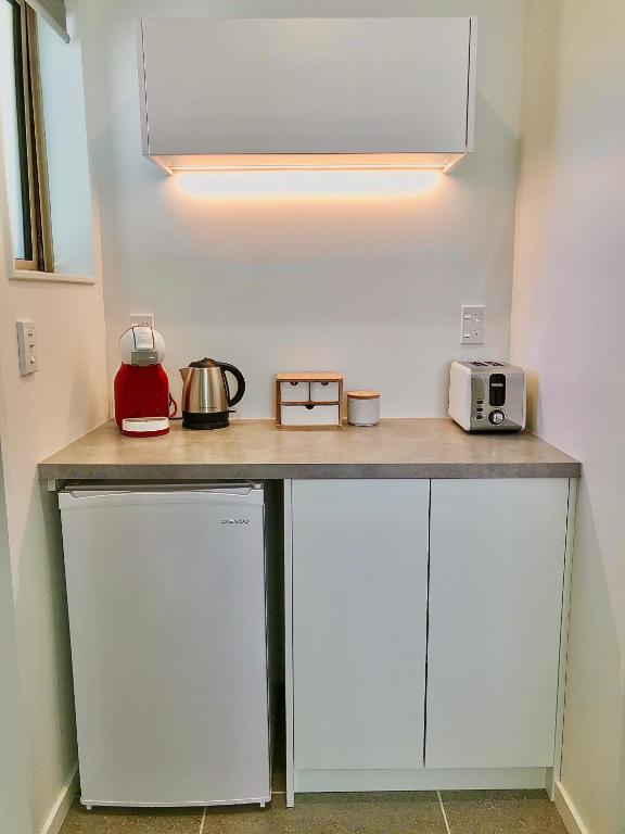 Kuchyň nebo kuchyňský kout v ubytování Stylish Self Contained Private Studio