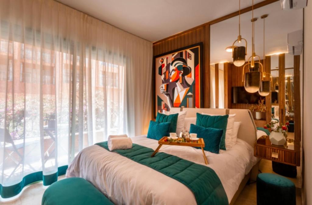 Ένα ή περισσότερα κρεβάτια σε δωμάτιο στο Logement de luxe avec piscine, hivernage