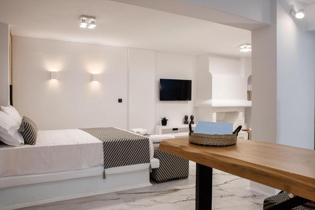 Televízia a/alebo spoločenská miestnosť v ubytovaní K Town Suites Naxos
