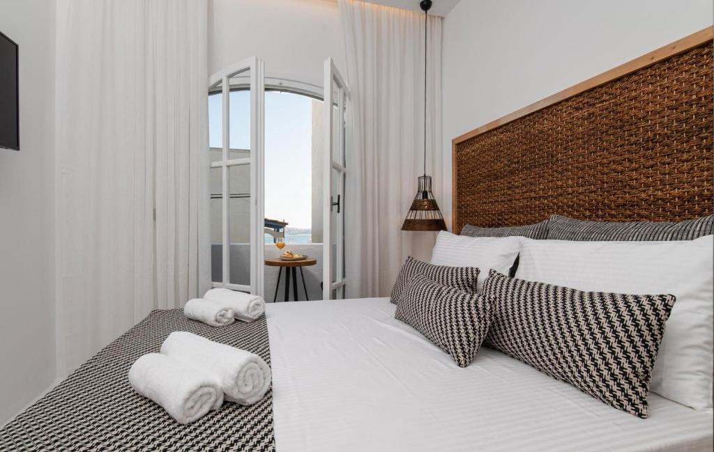 Posteľ alebo postele v izbe v ubytovaní K Town Suites Naxos