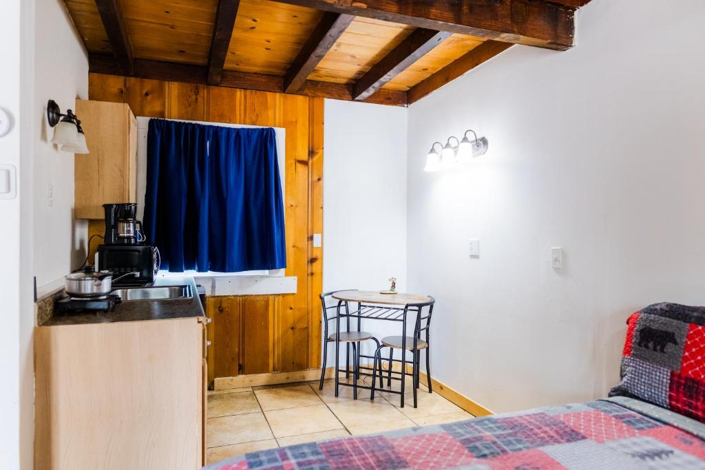 Kuchyň nebo kuchyňský kout v ubytování The Washoe Lodge