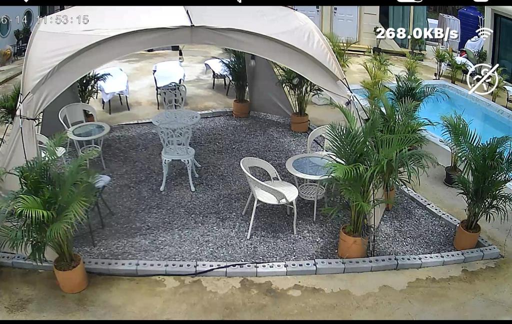 Bazén v ubytování บ้านสายน้ำ วิลล่า nebo v jeho okolí