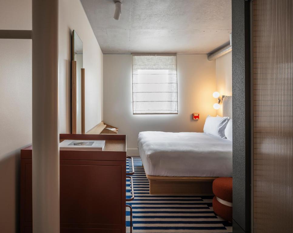 The StandardX, Melbourne - Resim 4