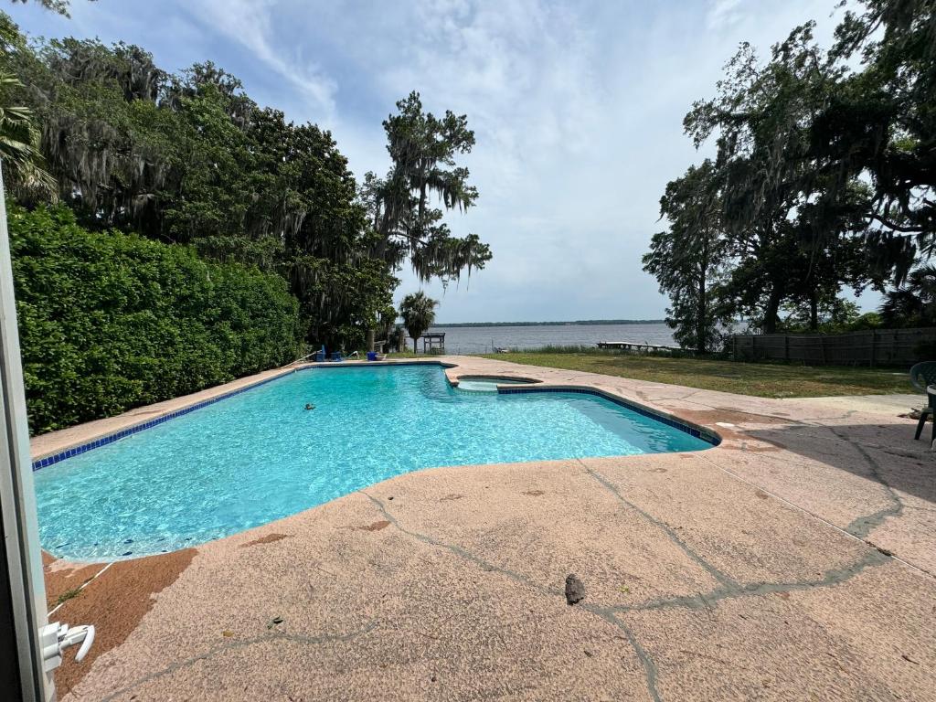Dalindas Family Rentals on Doctors Lake, Orange Park (updated prices 2024)