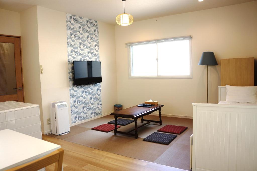 TV a/nebo společenská místnost v ubytování TEN APARTMENT HOTEL