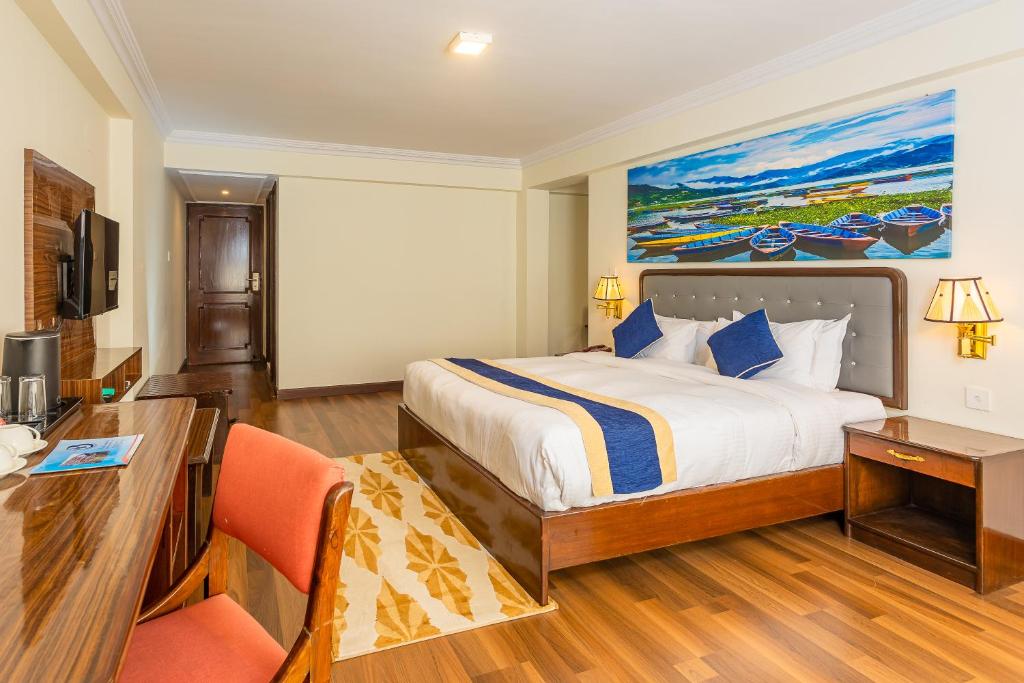 Postel nebo postele na pokoji v ubytování Kathmandu Business Hotel