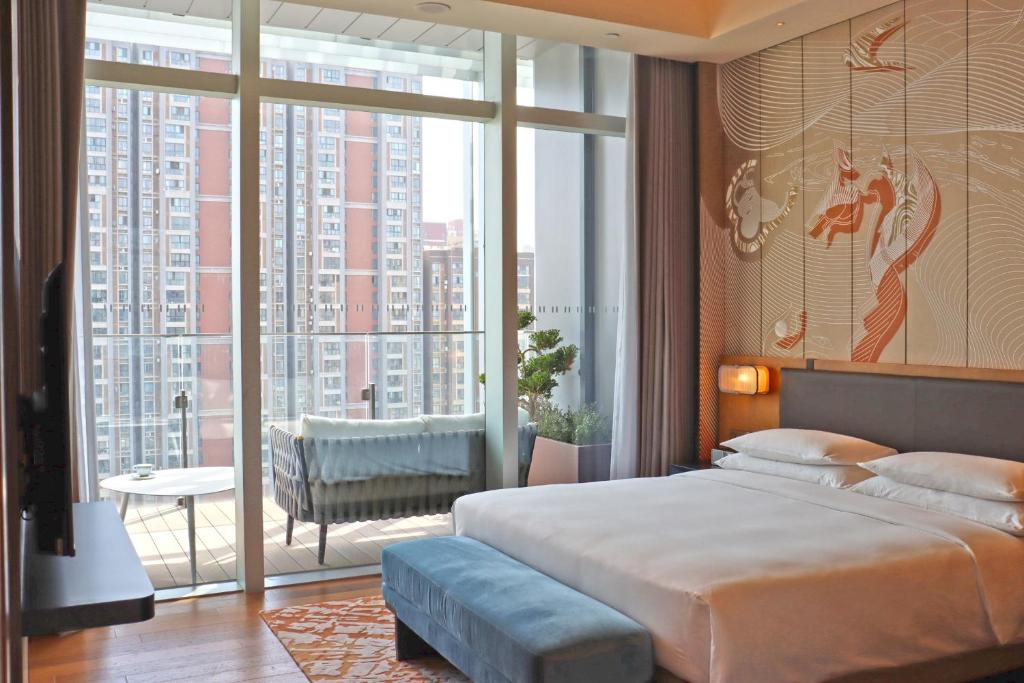 Postel nebo postele na pokoji v ubytování Hyatt Centric Gaoxin Xi'An